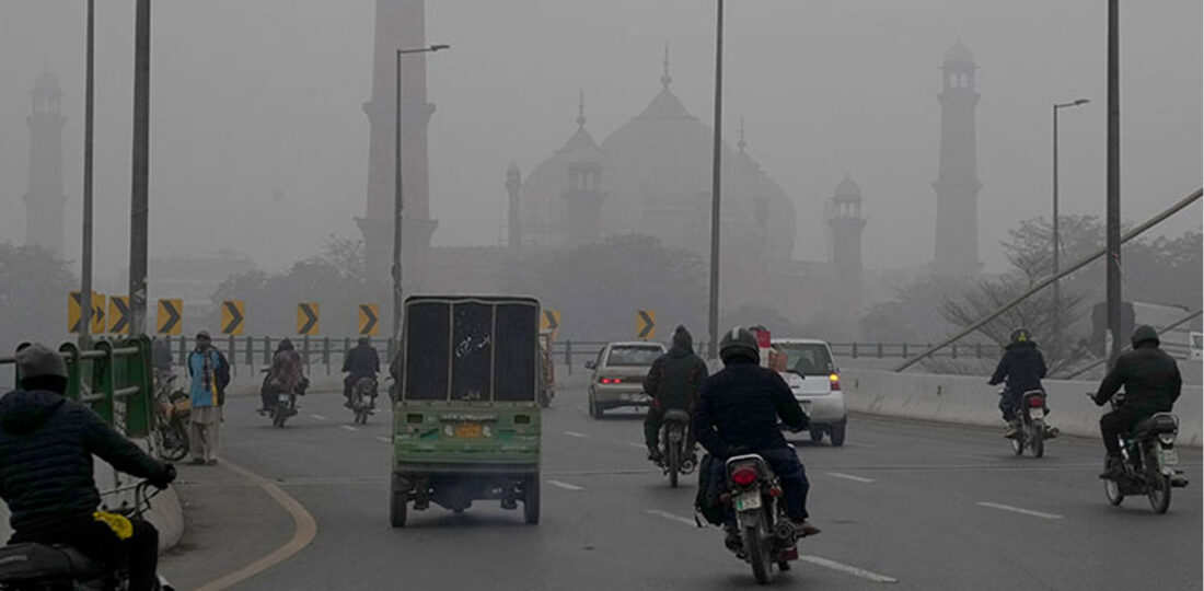Delhi CM Announces “2-Day Work-From-Home”, “Metro Monday”, One-Year Foreign Visit Freeze