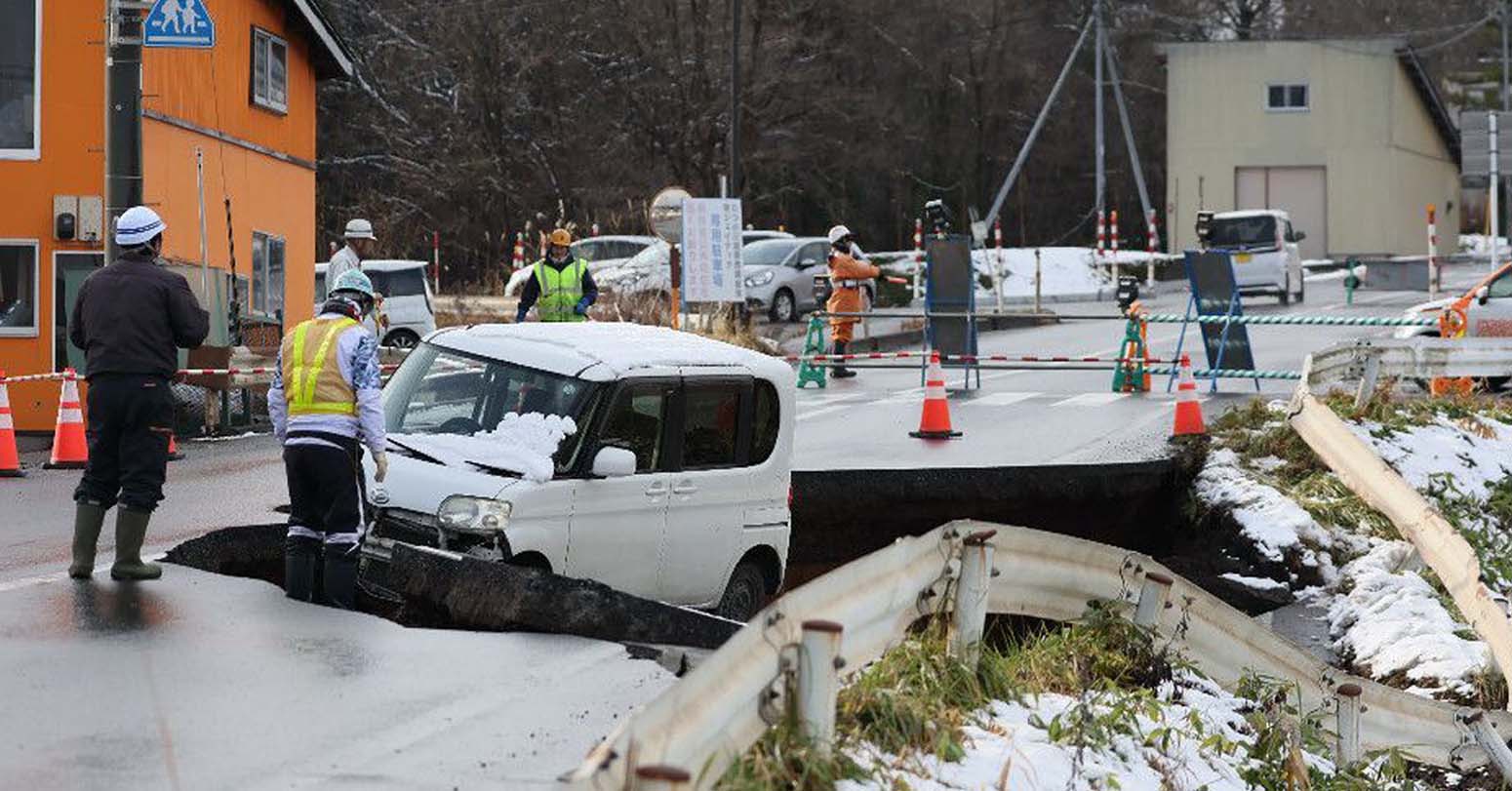 Major Japan Quake Injures 30, Damages Roads