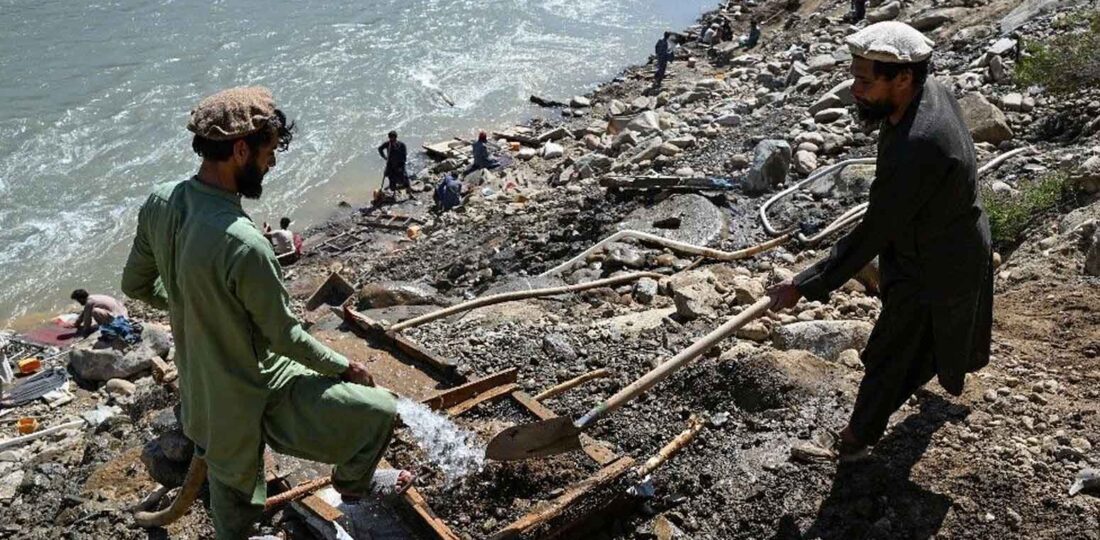 Afghans Comb Riverbed In Search Of Gold Dust