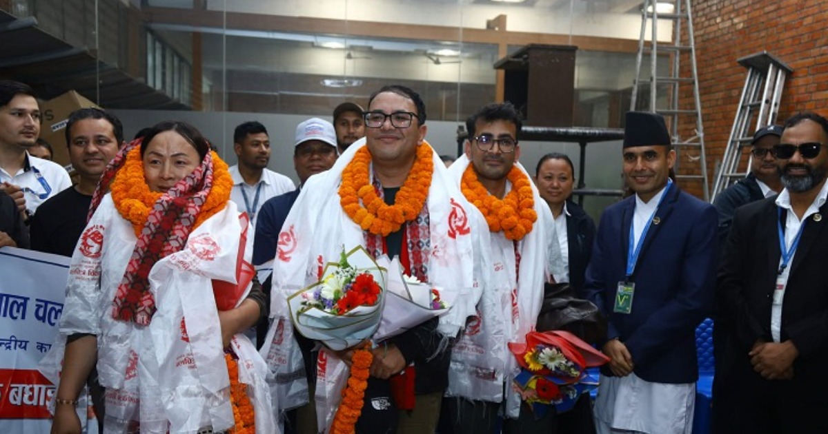 ‘Elephant in the Fog’ Team Receives Grand Welcome Home