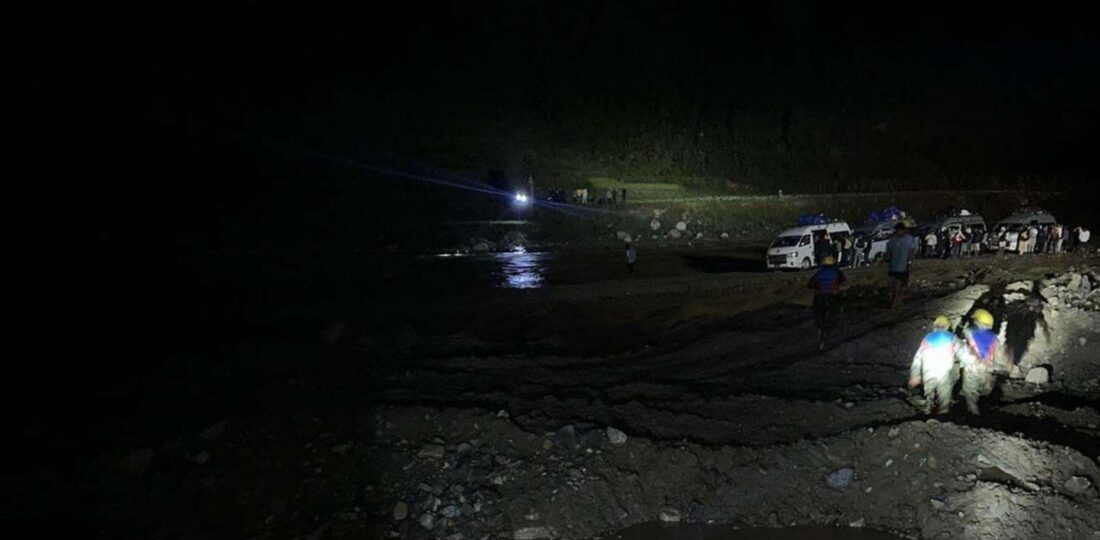Passengers Trapped In Roshi River Flood Rescued At Night