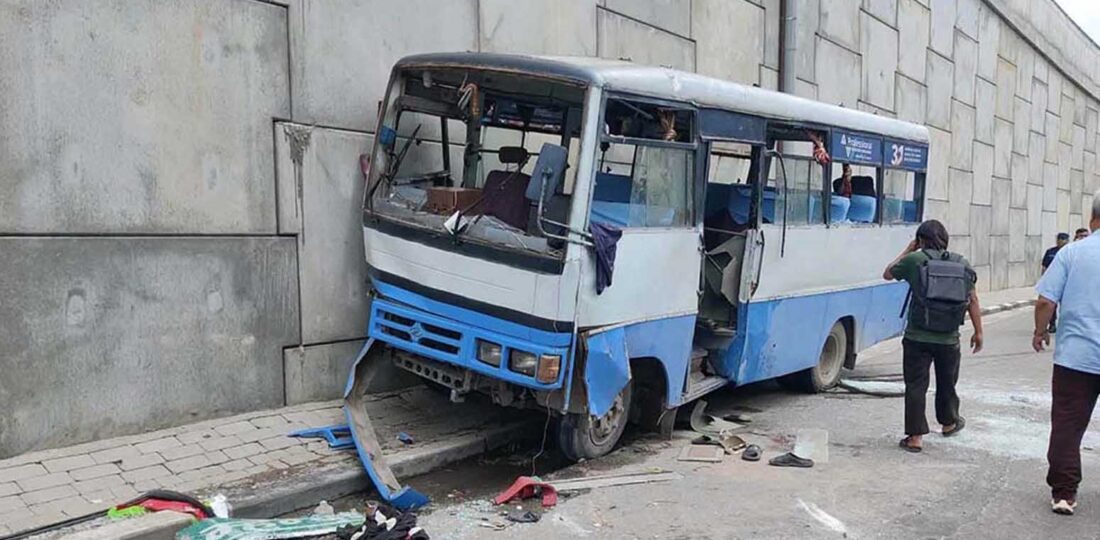 One Killed, 19 Injured As Bus Rams Into Gwarko Flyover Wall