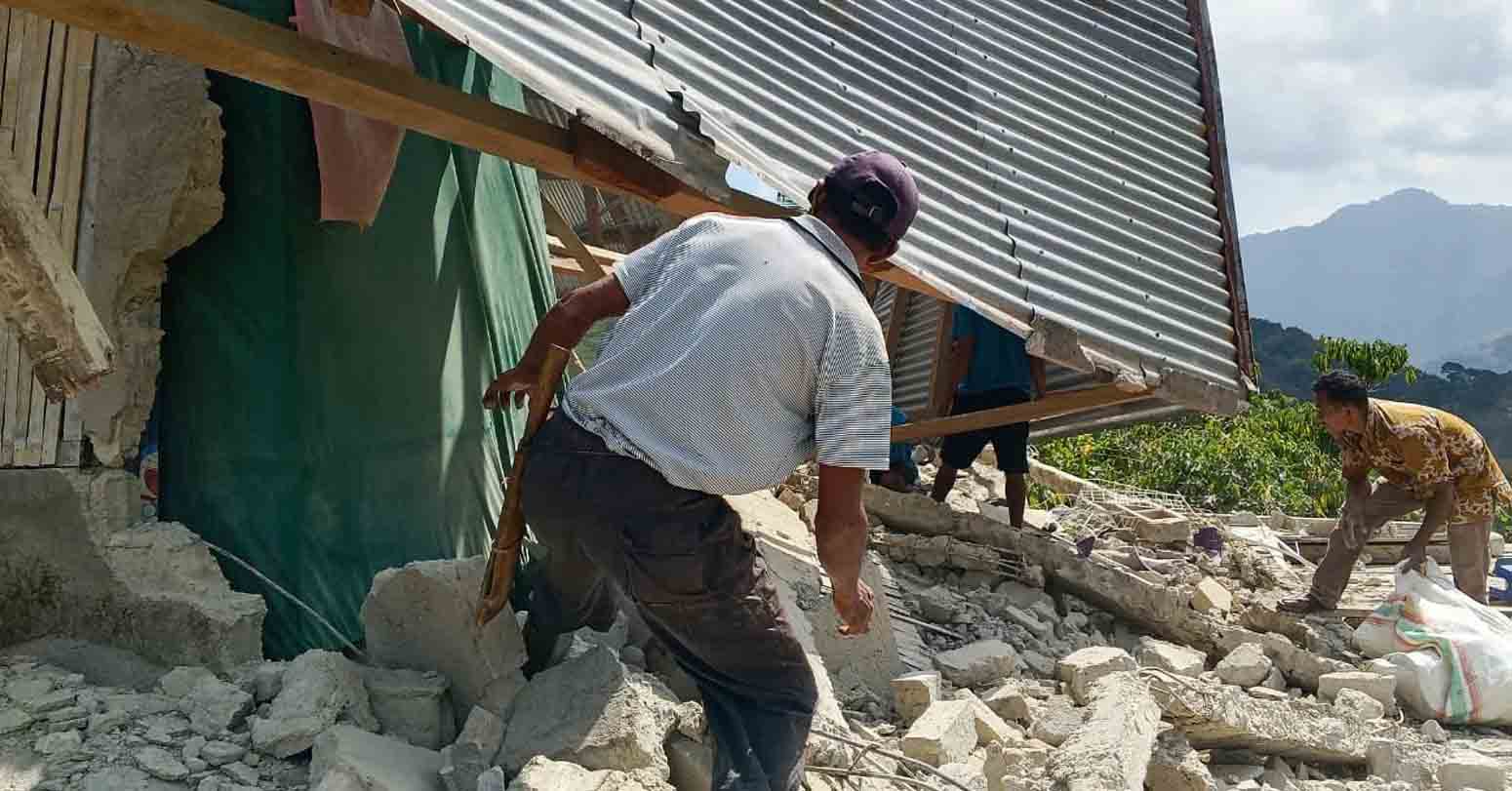 Magnitude 7.7 Earthquake Strikes Off Indonesia’s Coast, Toppling Buildings And Killing At Least 5