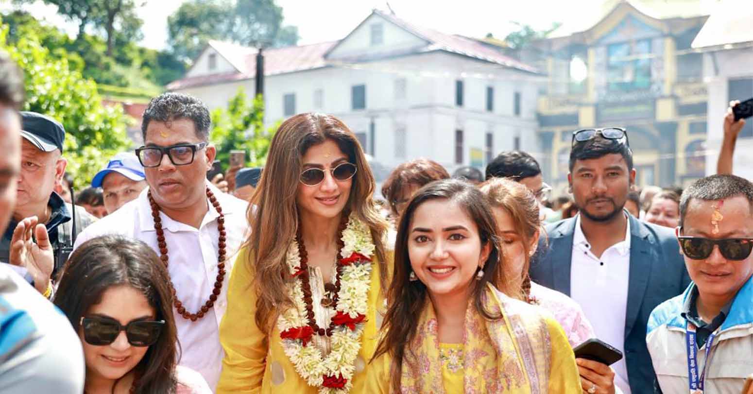 Bollywood Actress Shetty Offers Worship At Pashupatinath temple